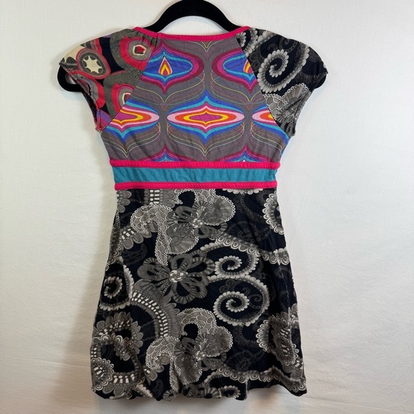 Desigual Colorful Designed Short Sleeve Dress Girls Size 9-10 - Picture 2 of 6